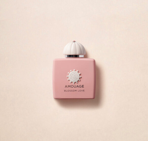 Amouage_SecretGarden_CommercialShot_BlossomLove_Bottle_990x941px
